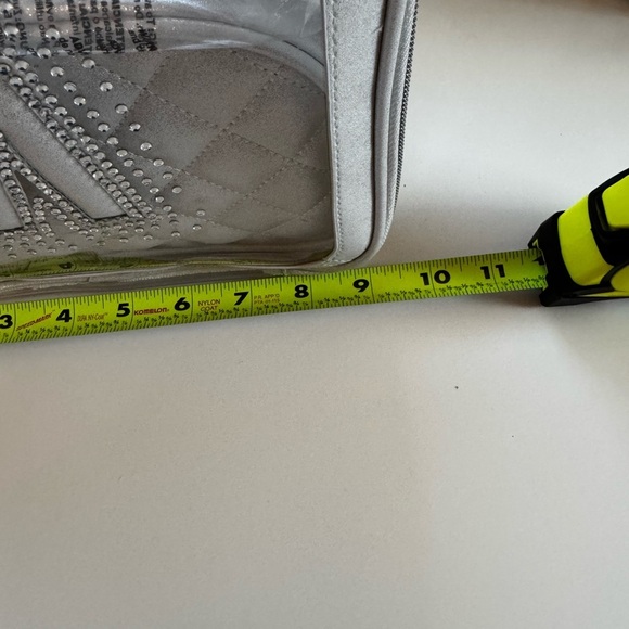 Set 3 Silver Quilted Women's Travel Bags NWT - Picture 3 of 5